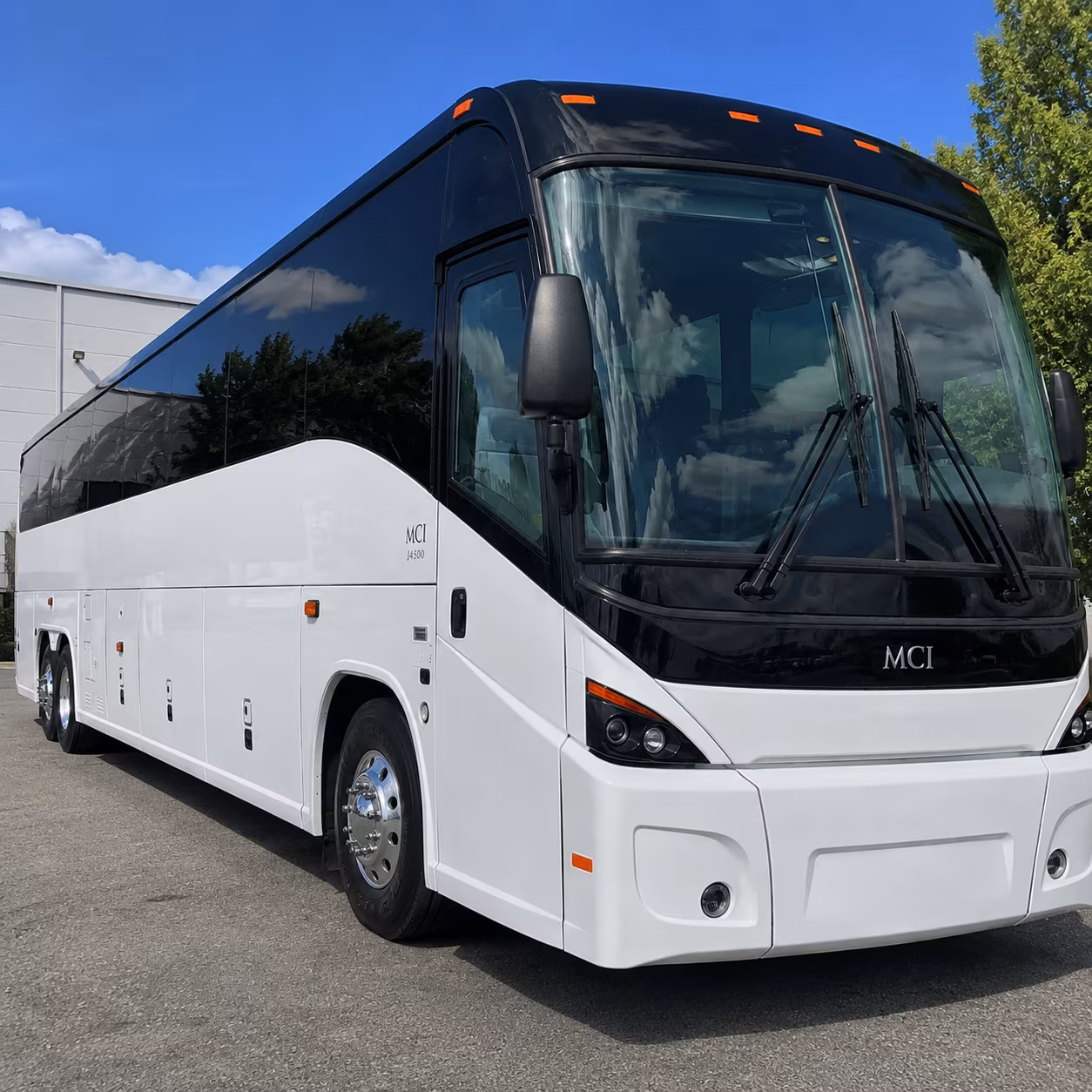 shuttle buses to and from bna during cma fest and nashville s biggest events
